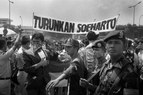 masa pemerintahan orde baru berlangsung pada kurun waktu  Sebelum itu, rangkaian peristiwa yang menjadi catatan sejarah Indonesia terjadi, termasuk aksi Tritura
